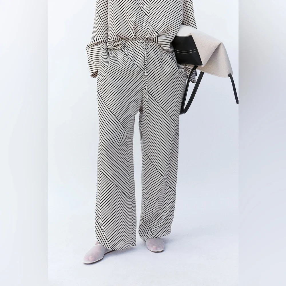H&M NWOT Geometric Print Pattered Pull on Pants Drawstrings Size L Satin Striped - Picture 1 of 8